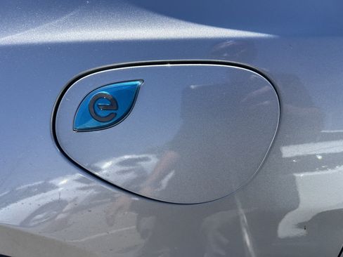 Used 2017 Chrysler Pacifica Platinum FWD image 5