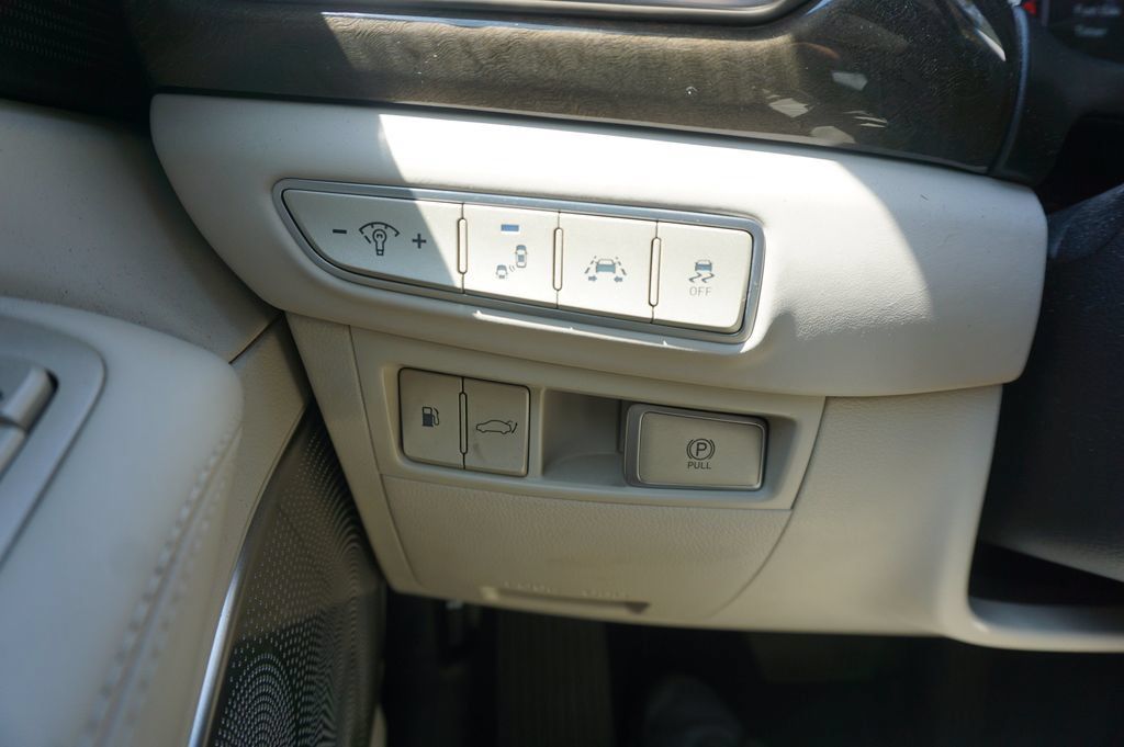 Used 2019 Genesis G90 3.3T Premium AWD/4WD image 4