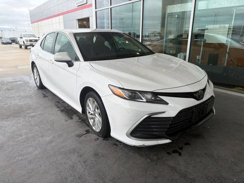 Used 2024 Toyota Camry LE FWD image 4