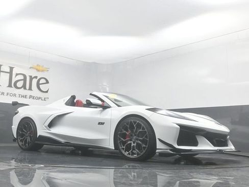 Used 2023 Chevrolet Corvette Stingray Convertible w/ Chrome Exterior Badge Package RWD image 2
