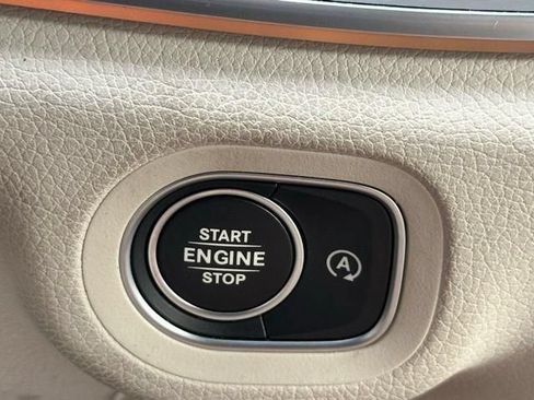 Used 2025 Mercedes-Benz GLS 450 4MATIC image 16
