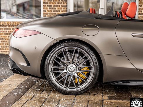 Used 2022 Mercedes-Benz SL 63 AMG 4MATIC w/ AMG Aerodynamic Package image 9