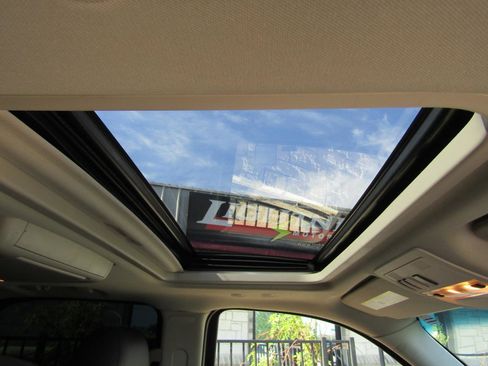 Used 2013 Cadillac Escalade Premium AWD/4WD image 8