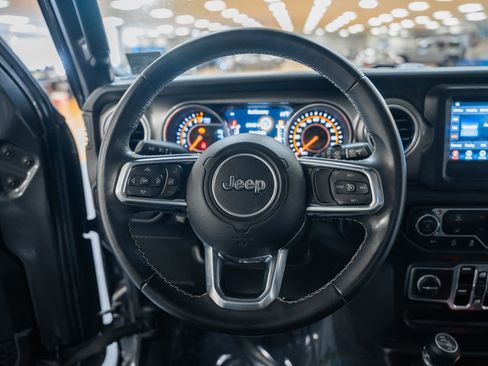 Used 2018 Jeep Wrangler Unlimited Sahara image 34