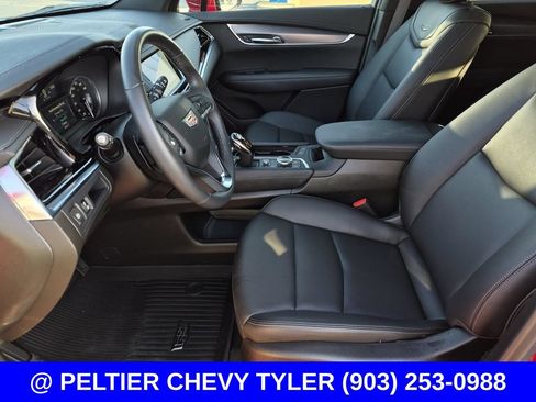 Used 2025 Cadillac XT6 Luxury FWD image 35