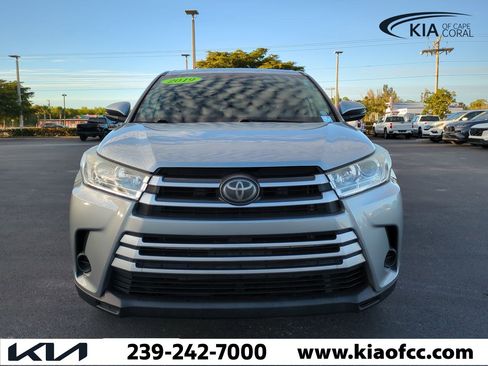 Used 2019 Toyota Highlander LE image 3