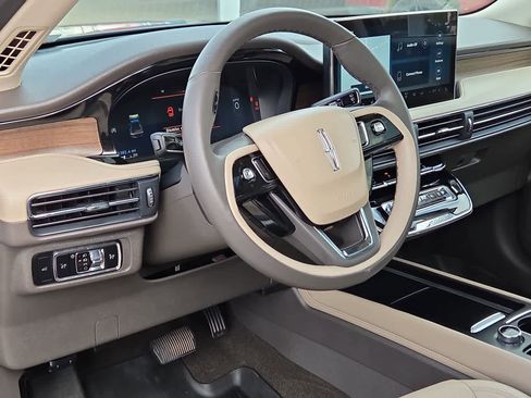 Used 2023 Lincoln Corsair Reserve w/ Equipment Group 201A image 10