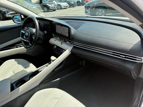 Certified 2024 Hyundai Elantra Limited FWD image 32
