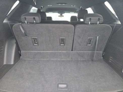 Used 2023 Chevrolet Traverse LT FWD image 16
