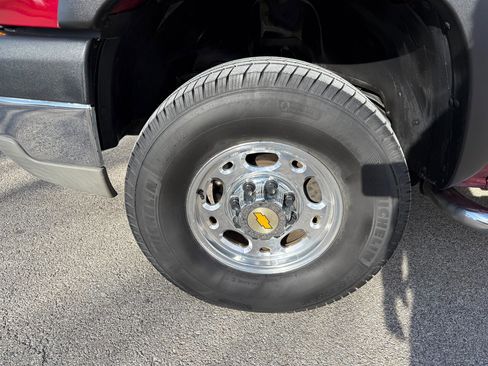 Used 2005 Chevrolet Silverado 2500 LT w/ Heavy-Duty Power Package image 28