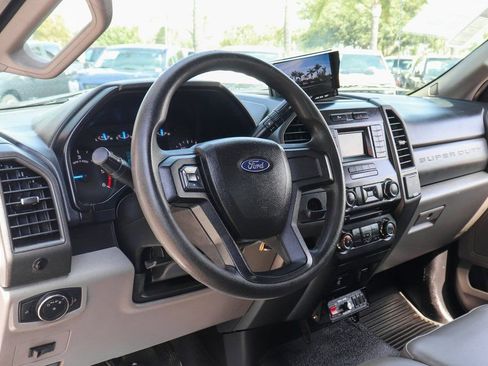 Used 2017 Ford F550 2WD Regular Cab Super Duty image 17