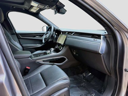 Certified 2024 Jaguar F-PACE R-Dynamic S AWD/4WD image 8