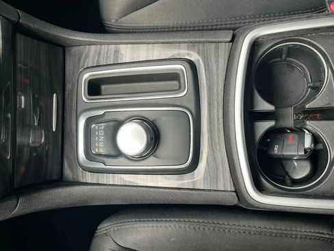 Used 2018 Chrysler 300 Touring w/ Sport Appearance Package image 16