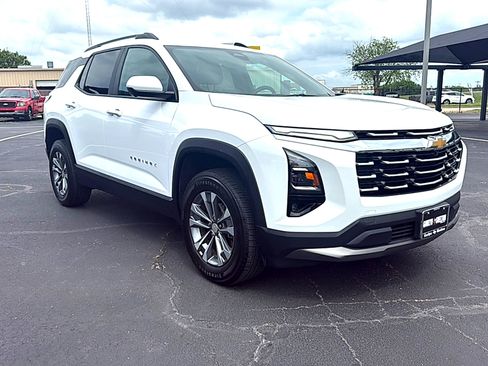 Used 2025 Chevrolet Equinox LT w/ Convenience Package II image 3