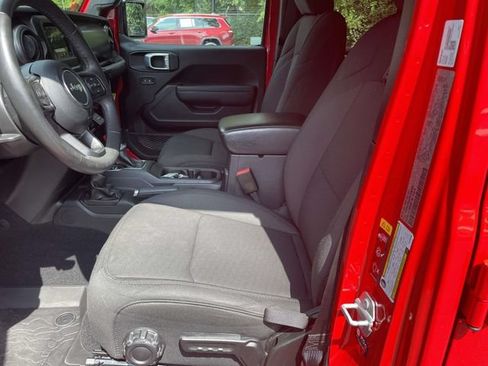 Used 2023 Jeep Gladiator Sport AWD/4WD image 16