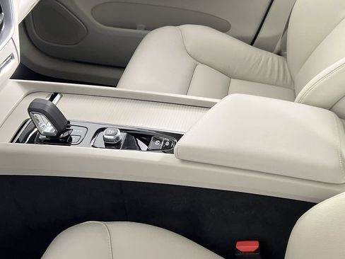 Certified 2023 Volvo XC60 B5 Core w/ Climate Package image 23