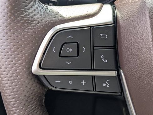 Used 2024 Toyota Sienna Platinum FWD image 30