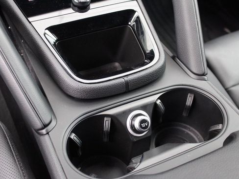 Used 2025 Porsche Cayenne image 28