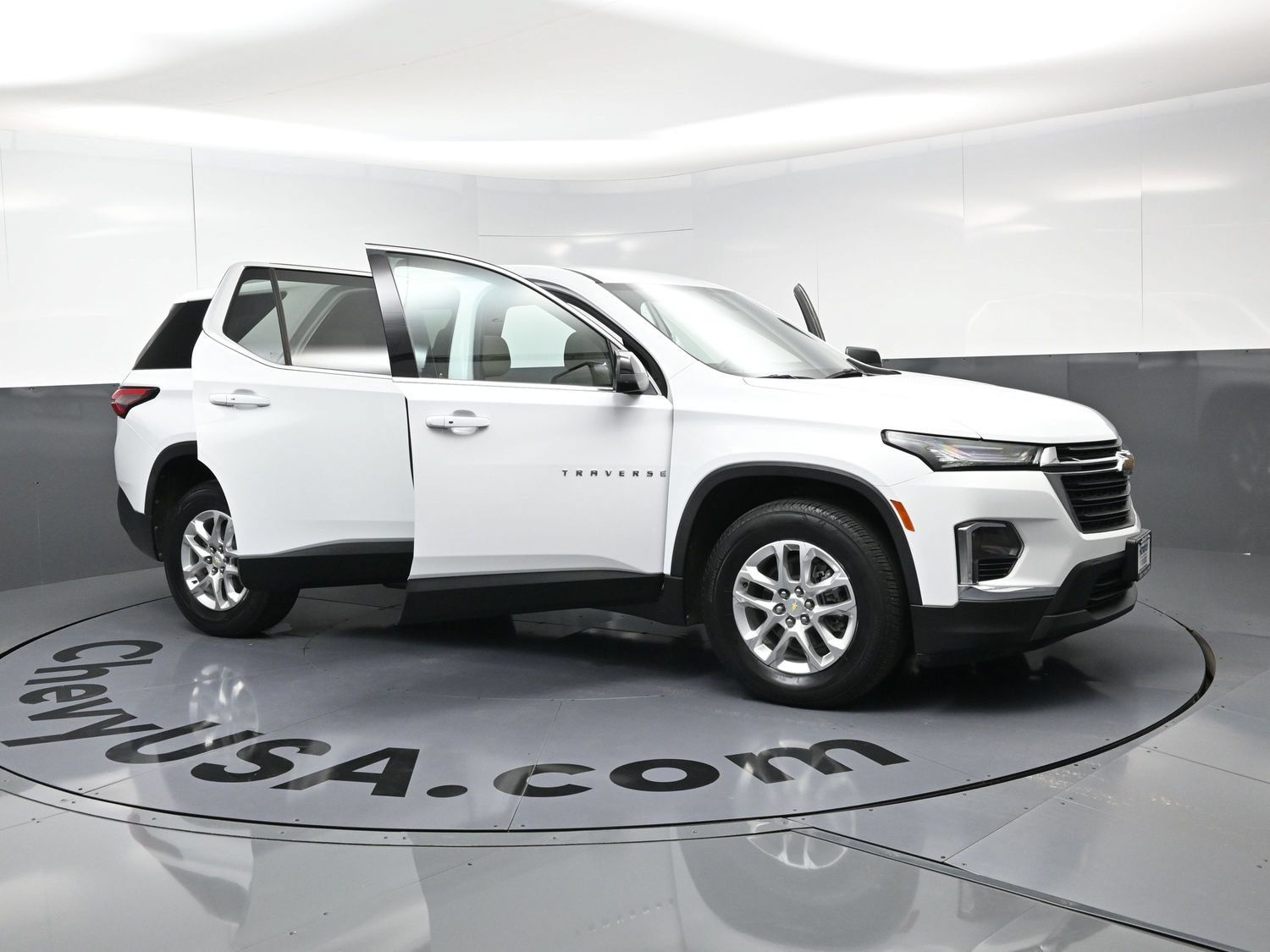 Used 2022 Chevrolet Traverse LS FWD image 24