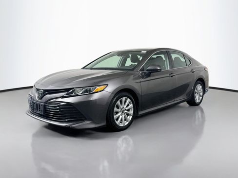 Used 2019 Toyota Camry LE FWD image 4
