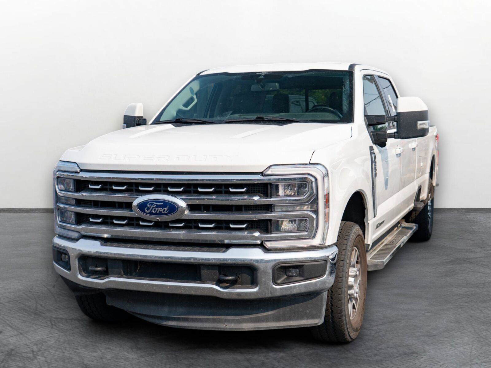 Used 2023 Ford F250 Lariat w/ FX4 Off-Road Package AWD/4WD image 3