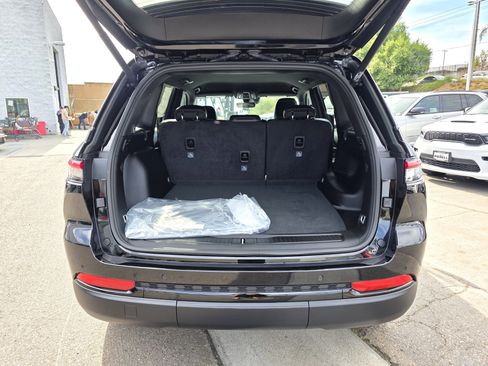 New 2025 Jeep Grand Cherokee Altitude image 19
