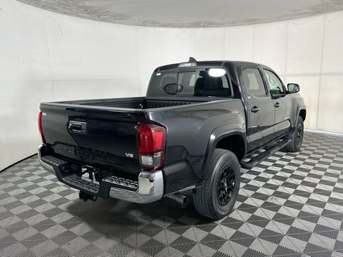 Used 2022 Toyota Tacoma SR5 RWD image 3