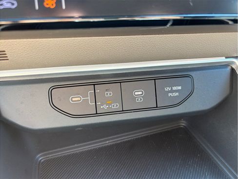 Used 2026 Kia Carnival LXS Hybrid FWD image 33