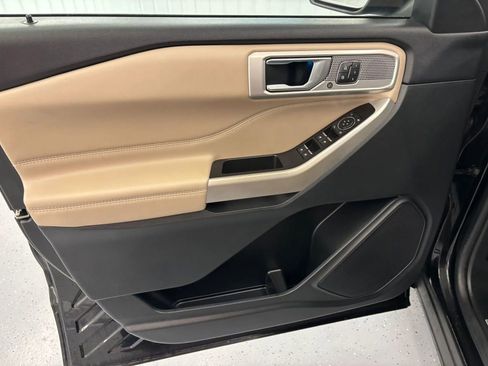 Used 2022 Ford Explorer Limited w/ Equipment Group 301A image 40