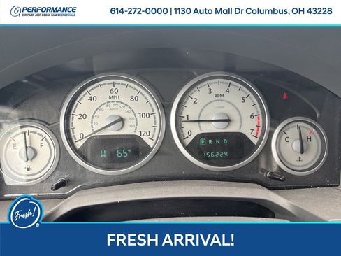 Used 2010 Chrysler Town & Country Touring FWD image 19