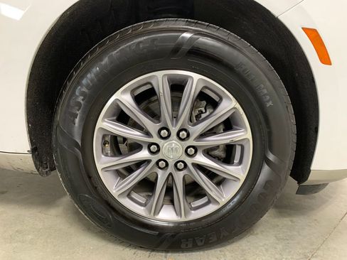 Used 2022 Buick Enclave Essence image 28