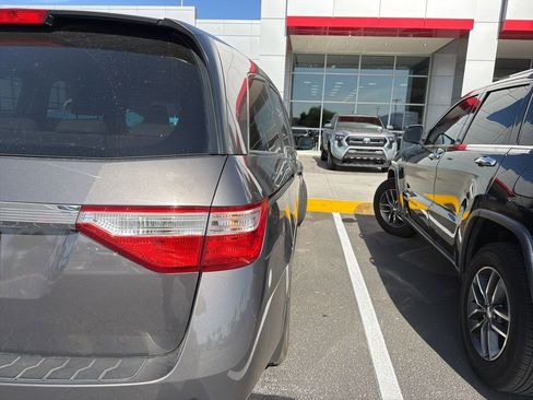 Used 2013 Honda Odyssey EX image 9