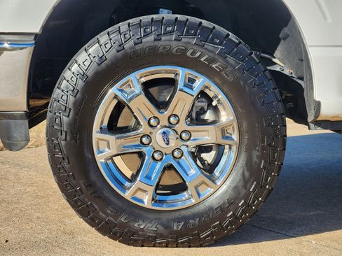 Used 2023 Ford F150 Lariat w/ Trailer Tow Package image 14