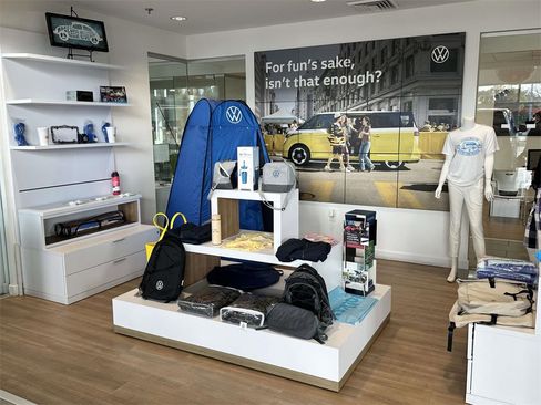 Used 2025 Toyota Prius LE image 32