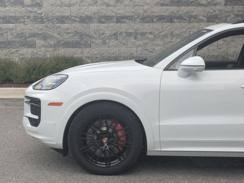 Certified 2025 Porsche Cayenne S AWD/4WD image 11