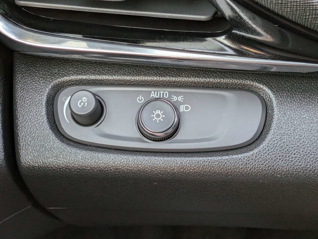 Used 2024 Buick Envista Sport Touring w/ Convenience II Package FWD image 25