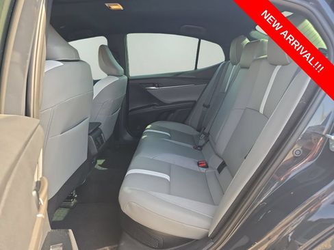 Used 2025 Toyota Camry SE AWD/4WD image 12