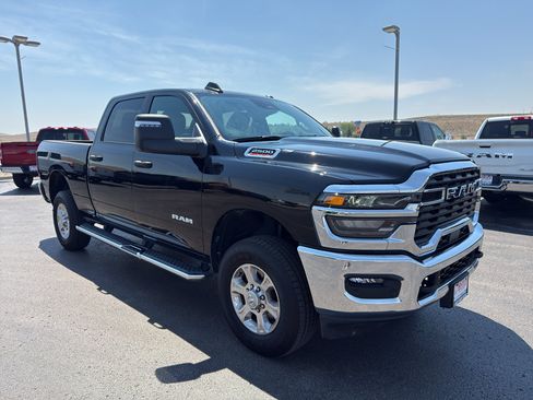 Used 2026 RAM 2500 Big Horn AWD/4WD image 3