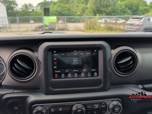 Used 2018 Jeep Wrangler Unlimited Sport S AWD/4WD image 30