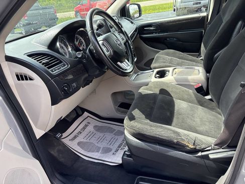 Used 2015 Dodge Grand Caravan SXT w/ UConnect Hands-Free Group image 6