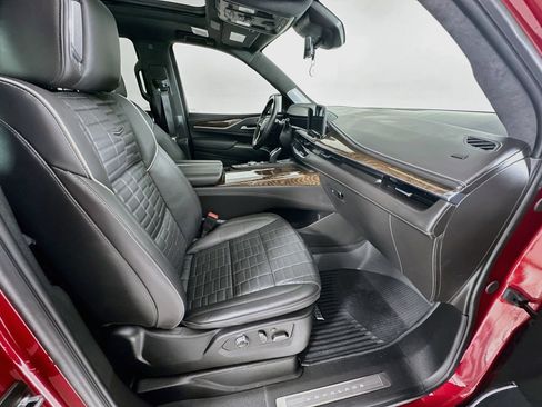 Used 2024 Cadillac Escalade Sport Platinum w/ LPO, Floor Liner Package AWD/4WD image 33