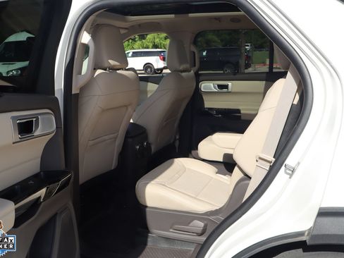 Certified 2024 Ford Explorer Platinum w/ Technology Package AWD/4WD image 25