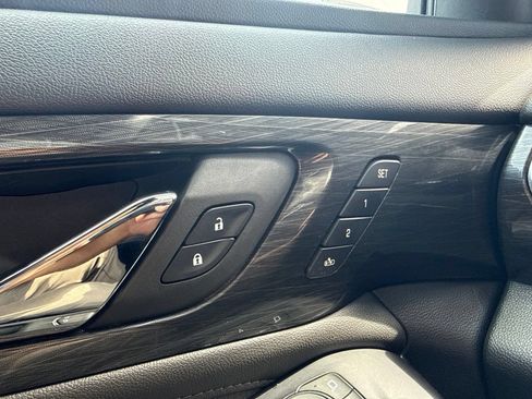 Used 2023 Chevrolet Traverse High Country AWD/4WD image 42