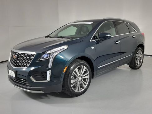 Certified 2025 Cadillac XT5 Premium Luxury AWD/4WD image 2