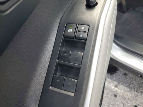 Certified 2023 Toyota Highlander XLE image 21