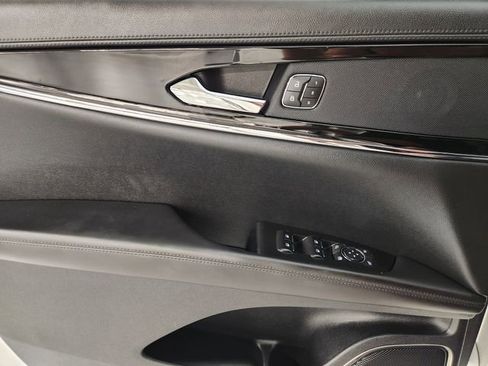 Used 2023 Lincoln Nautilus FWD w/ Premium Package image 23