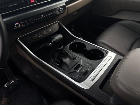 Used 2026 Kia Carnival FWD image 39