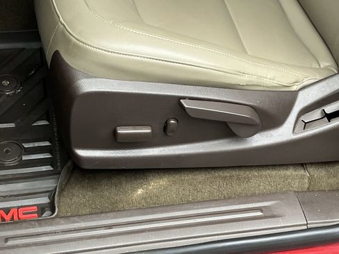 Used 2017 GMC Canyon SLT w/ Driver Alert Package image 11