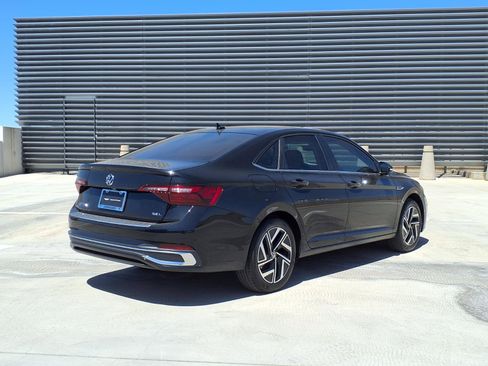 Used 2024 Volkswagen Jetta SEL FWD image 6