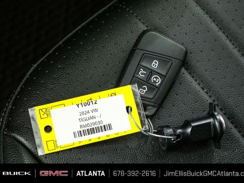 Used 2024 Volkswagen Tiguan SE AWD/4WD image 37